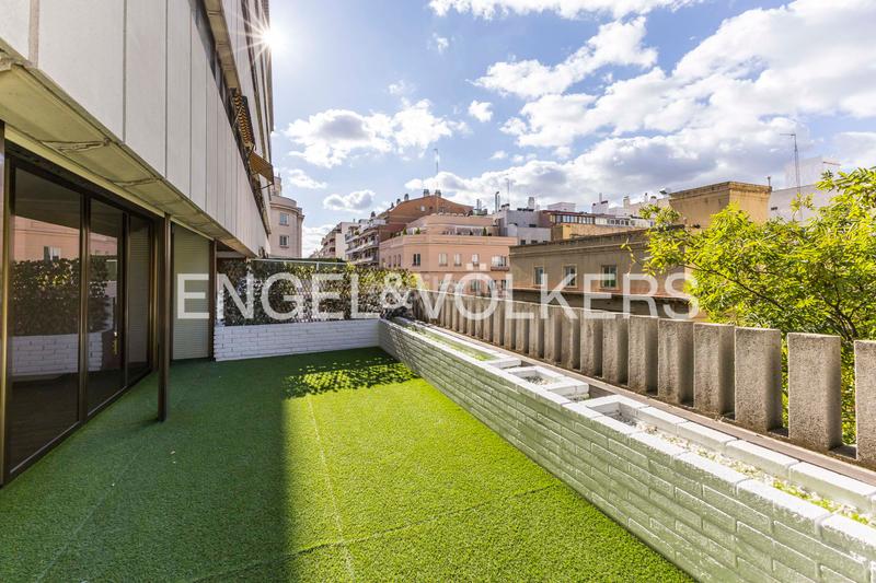 Foto 46641e2b-aca8-42ad-b8f4-c78a692fcf8c. Rent apartment with heating parking in Castellana Madrid