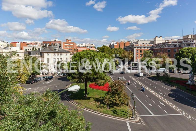 Foto fa0f1269-474e-40b2-82dd-e81dfe2c6be6. Rent apartment with heating parking in Castellana Madrid