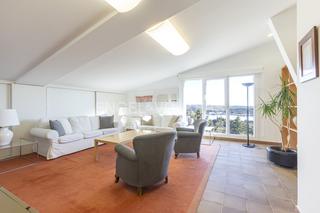 Location Appartement  Avenida de las flores. Un estudio con carácter arquitectónico, en alquiler.