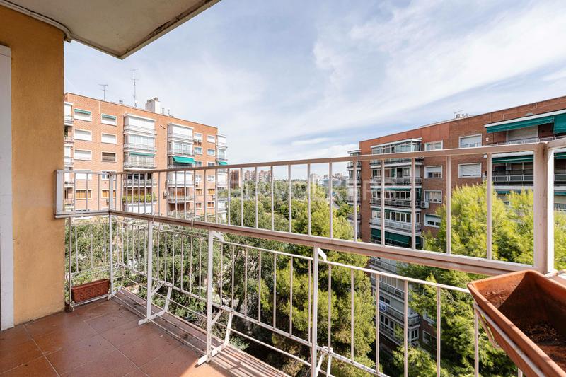 Foto 0fe190dd-583e-4cdc-9ce8-e34cc7a02b61. Apartamento piso exterior en esquina con terraza en Guindalera en Madrid