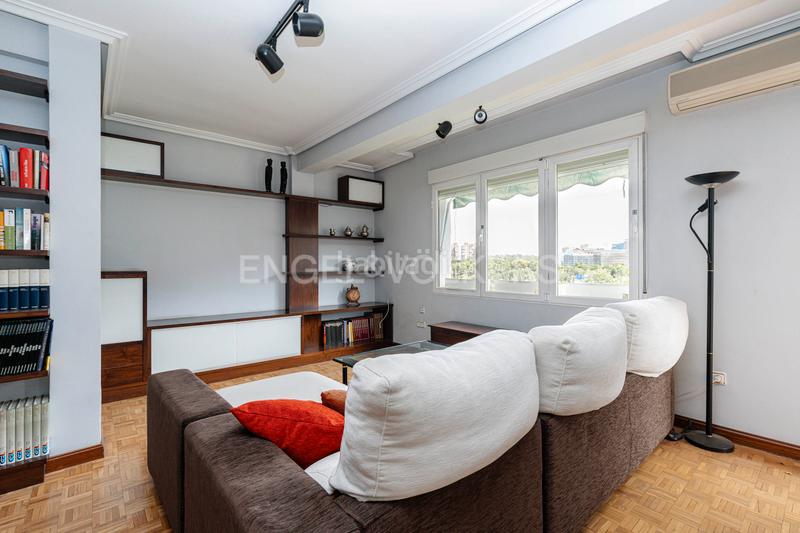 Foto 168eacf7-609b-4265-b78e-cda5dd629e54. Apartamento piso exterior en esquina con terraza en Guindalera en Madrid