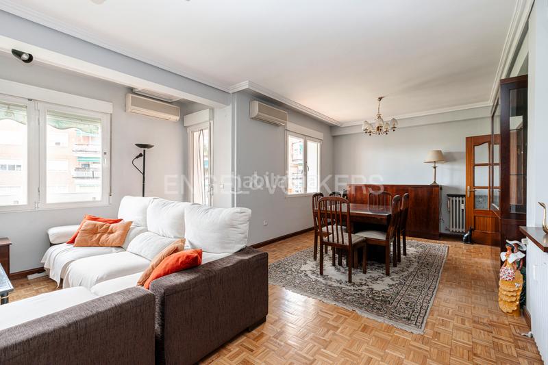 Foto 19f8a277-0fed-4a45-a8b8-d05a7f659ab1. Apartamento piso exterior en esquina con terraza en Guindalera en Madrid