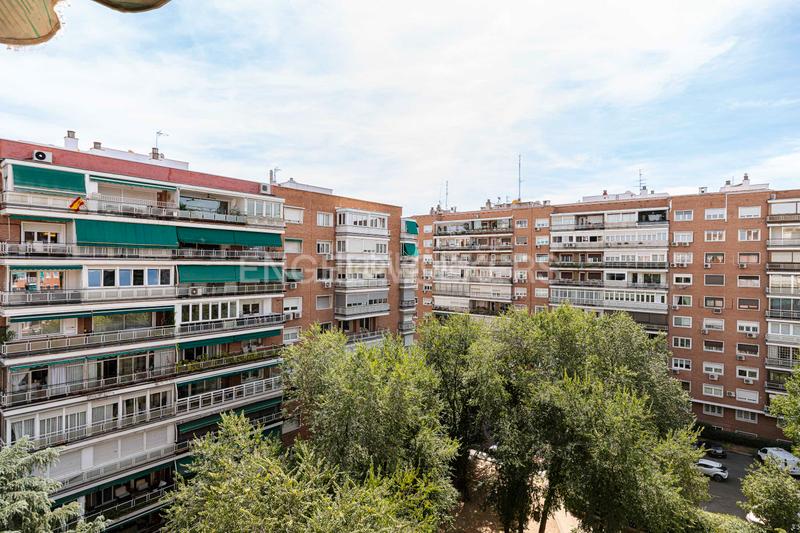 Foto a0170e30-c4e9-465f-9df6-816f72942cd4. Apartamento piso exterior en esquina con terraza en Guindalera en Madrid