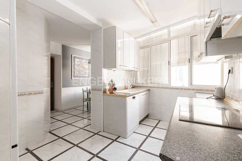 Foto bfc05586-d635-4edf-b3c5-65d6235bc0b8. Apartamento piso exterior en esquina con terraza en Guindalera en Madrid