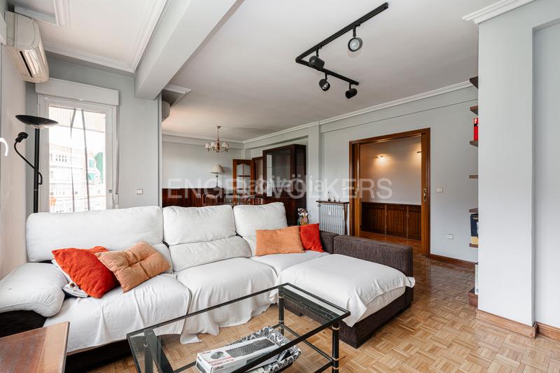 Foto cb4db0ca-2b25-4e46-b80e-90dc8e48898c. Apartamento piso exterior en esquina con terraza en Guindalera en Madrid