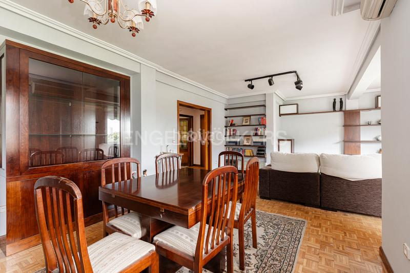 Foto dfc29a52-f6cb-4574-8754-e9f51b562f1d. Apartamento piso exterior en esquina con terraza en Guindalera en Madrid