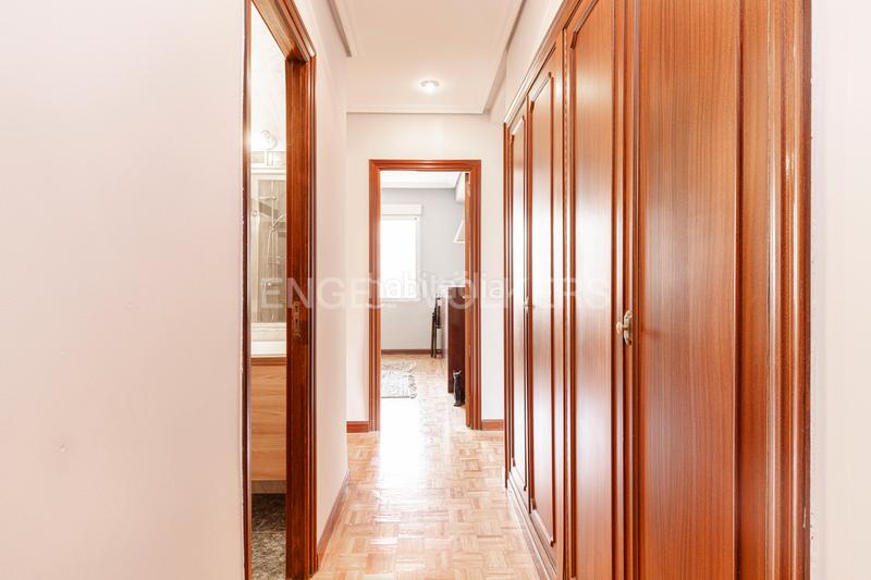 Foto f876bad1-b096-422e-a8de-f1b892fa95ea. Apartamento piso exterior en esquina con terraza en Guindalera en Madrid