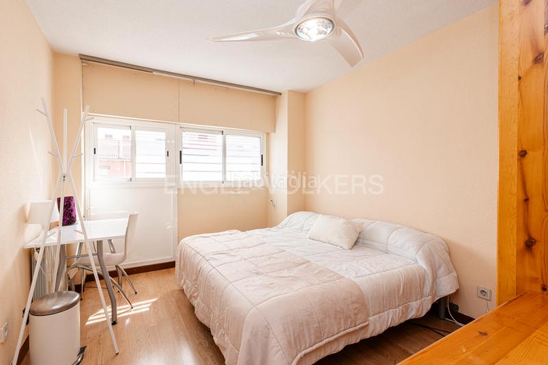 Foto afc63e46-fa54-4910-9879-dec7bb99d401. Apartamento amplia propiedad exterior con 4 dormitorios en Madrid