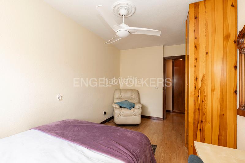 Foto b3b67fd0-820e-4acc-9fd2-ef8e77b85fc0. Apartamento amplia propiedad exterior con 4 dormitorios en Madrid