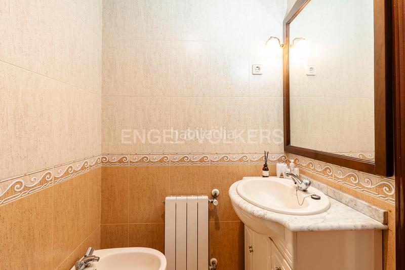Foto beedac1f-a8d9-439c-9927-f558c687911f. Apartamento amplia propiedad exterior con 4 dormitorios en Madrid