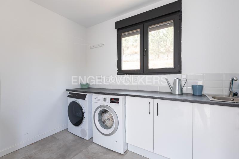 Foto 156a7d76-557d-4c55-8994-6b9498eee743. Casa moderno chalet con vistas en jarabeltran en Pino Alto-Navarredonda Valdemorillo