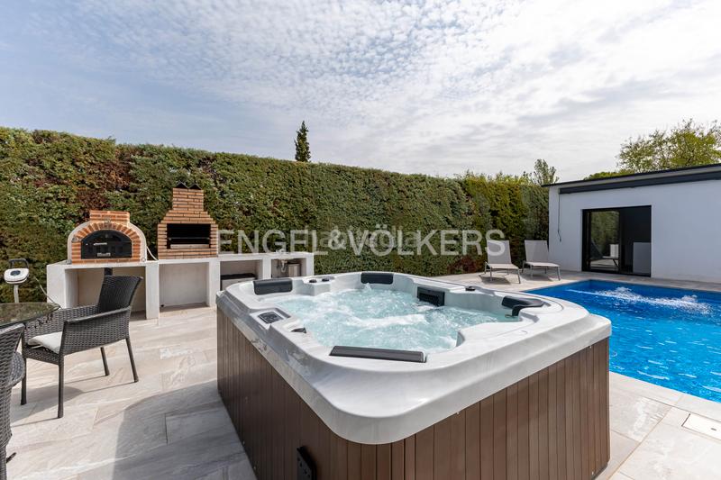 Foto 4a41bdce-7afa-4a74-af7d-1ed1230fb465. Casa moderno chalet con vistas en jarabeltran en Pino Alto-Navarredonda Valdemorillo