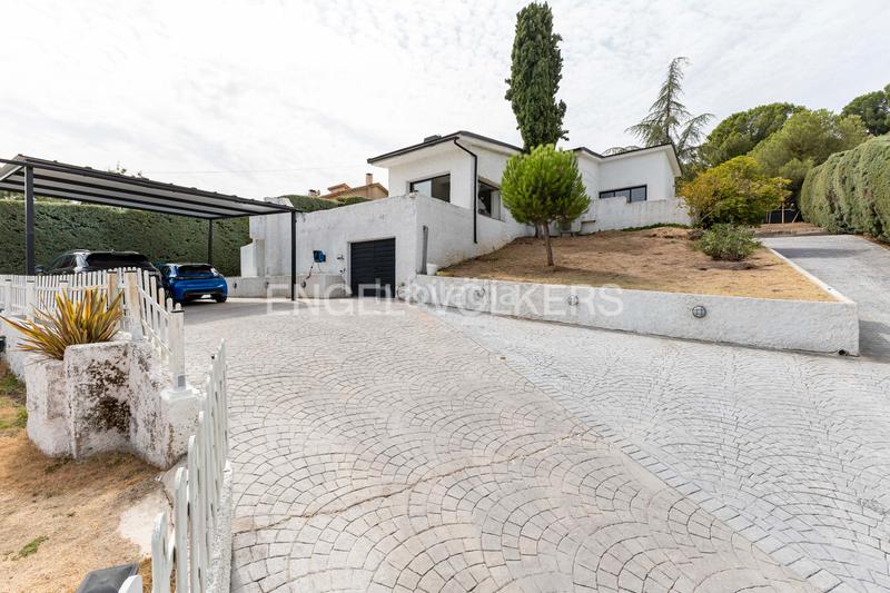 Foto ea8a5caf-bab2-494e-8c52-c42484f2b56c. Casa moderno chalet con vistas en jarabeltran en Pino Alto-Navarredonda Valdemorillo