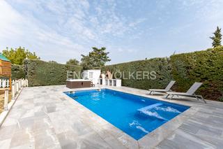 Haus in Pino Alto-Navarredonda. Moderno chalet con vistas en jarabeltran