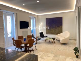 Alquiler Apartamento en Palacio. Piso reformado frente al teatro real con 3 dormitorios.