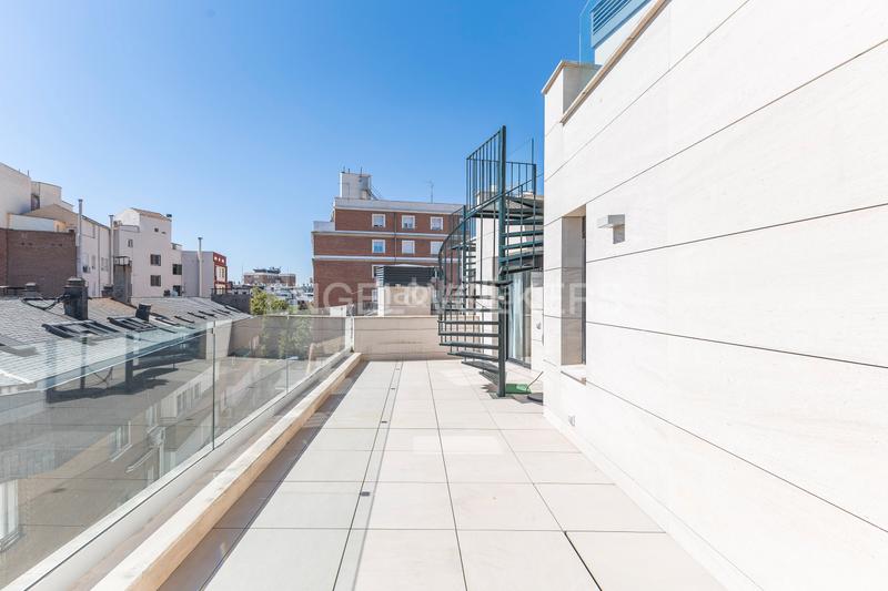 Foto 704f69a5-687e-414c-afc9-6fcffb9a5f3b. Miete appartement mit heizung parking in El Viso Madrid