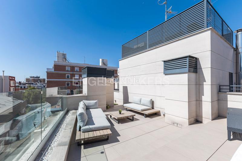Foto a6fc3946-fbe0-4a9b-9f7c-566746b81cd4. Miete appartement mit heizung parking in El Viso Madrid