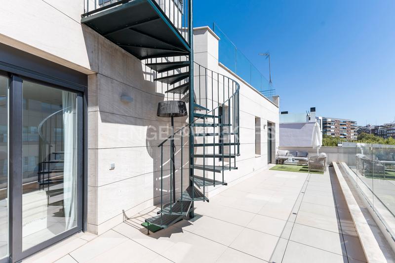 Foto 058561b6-60cc-436d-acb6-5cf11783d873. Rent apartment with heating parking in El Viso Madrid