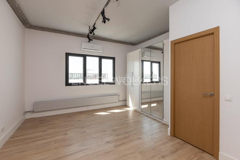 Foto 09d6f238-4e3f-4d33-a1ee-b7ee135538b7. Attique avec chauffage dans Simancas Madrid