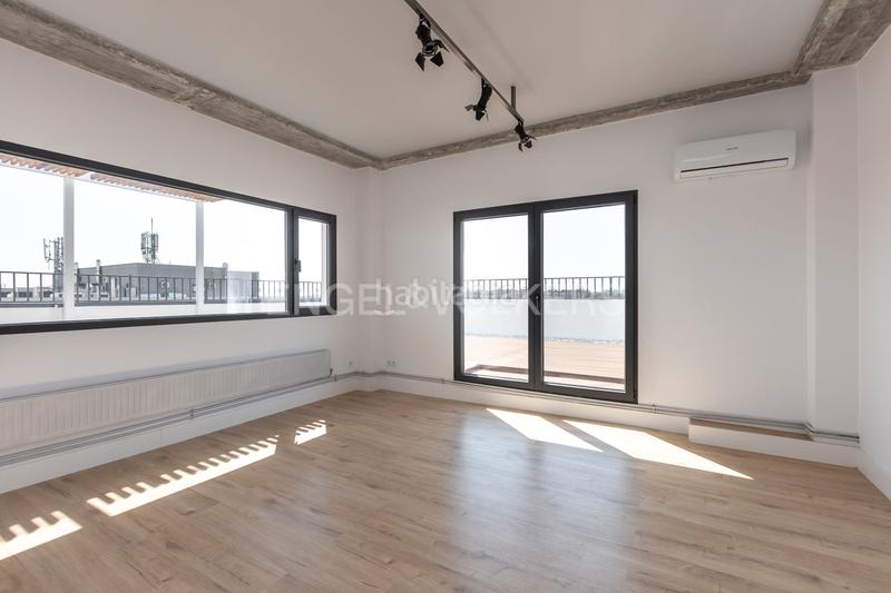 Foto 0d3dec16-ee82-46a3-a611-db890d8bb06f. Attique avec chauffage dans Simancas Madrid