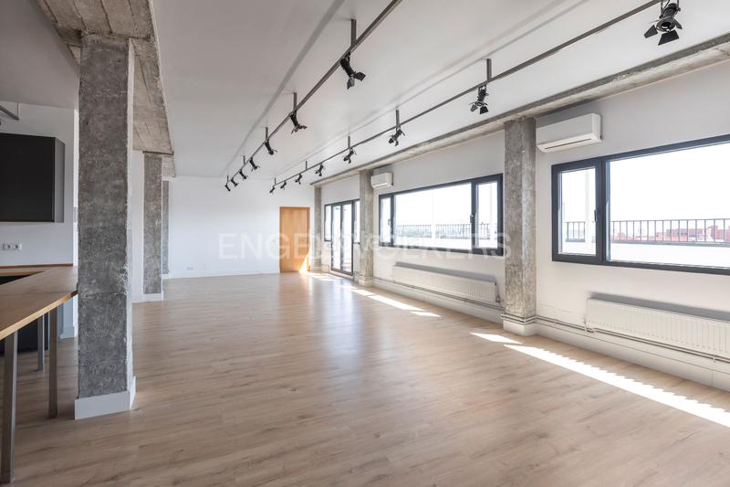 Foto 8ea24ea9-34c0-4411-bc74-bf60538ed3f3. Attique avec chauffage dans Simancas Madrid