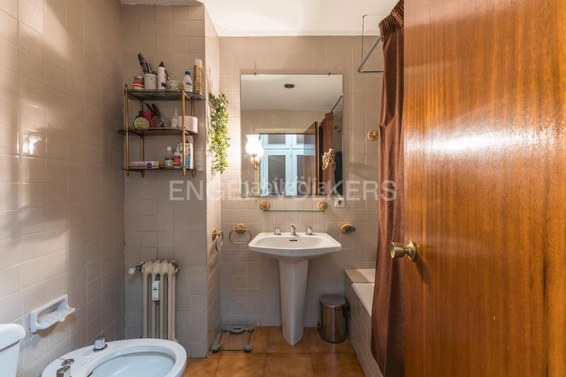 Foto 0492334d-5b07-4d02-af63-57375c4679fa. Apartamento propiedad para reformar en la calle castelló, con plaza de garaje en finca en Madrid