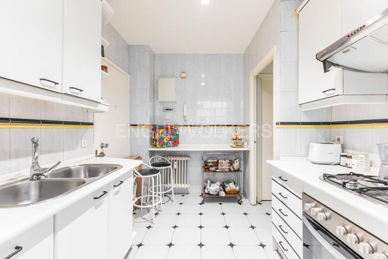 Foto 21b3c5ba-cb1c-4282-934e-c652109434a9. Apartamento propiedad para reformar en la calle castelló, con plaza de garaje en finca en Madrid