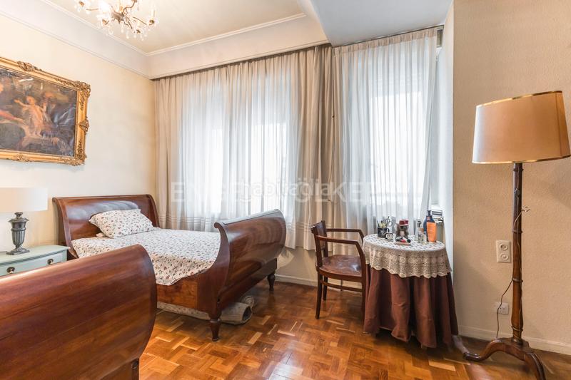 Foto 816bf63c-5a11-423c-80b3-af967e7cf31d. Apartamento propiedad para reformar en la calle castelló, con plaza de garaje en finca en Madrid