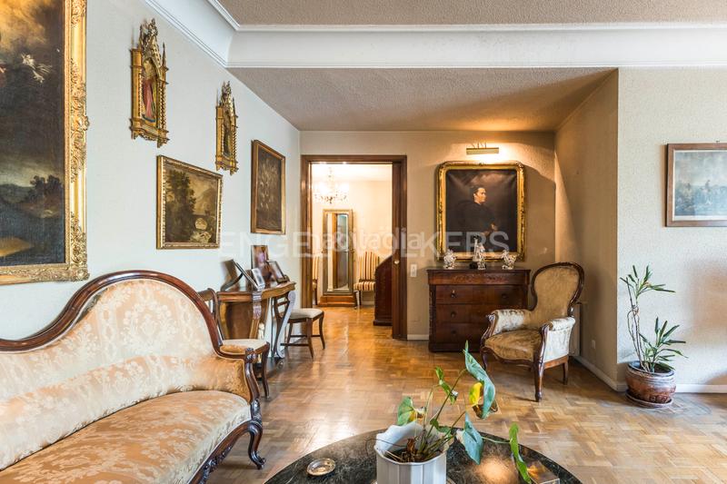 Foto 8c81fa99-1a36-47a9-9655-2685b7ce16e0. Apartamento propiedad para reformar en la calle castelló, con plaza de garaje en finca en Madrid