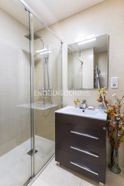 Foto ffbd1393-b7e9-440c-abd8-3210dd69b7b2. Apartamento propiedad para reformar en la calle castelló, con plaza de garaje en finca en Madrid