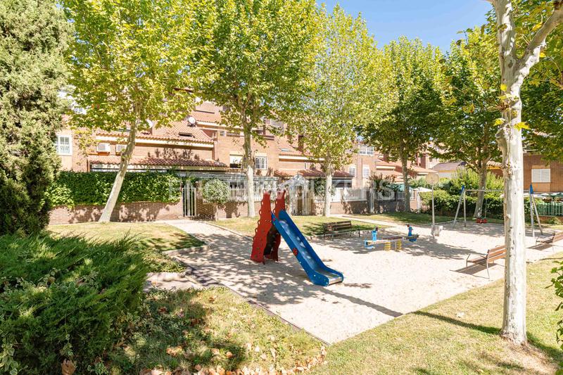 Foto 9774f277-fe34-46e6-a4d8-10071eb32abf. Casa amb calefacció aparcament a Las Dehesillas-Vereda de los Estudiantes Leganés