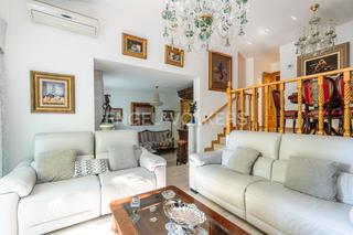 Casa a Las Dehesillas-Vereda de los Estudiantes. Chalet adosado con apartamento independiente en leganés