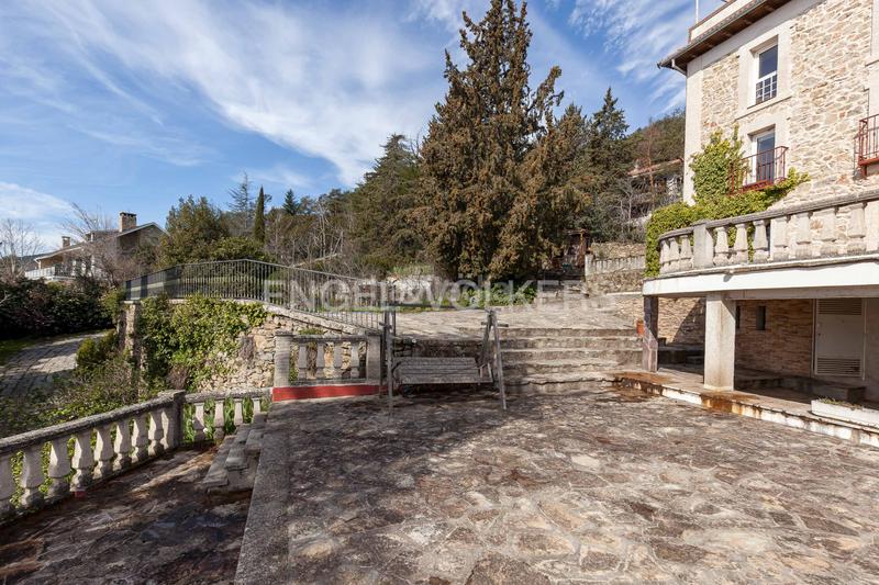 Foto 0c7a0837-2520-4bc4-855d-637db4b9b639. House with heating parking pool in Miraflores de la Sierra