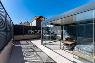 Apartamento en Cortes-Huertas. Magnífico ático dúplex con gran terraza en cortes.