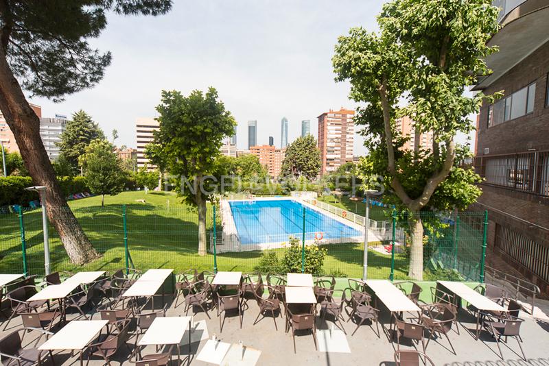 Foto 3d63c96d-acc2-4bc4-87a3-a57e815bee8c. Ático  duplex de lujo en arturo soriaCostillares en Madrid