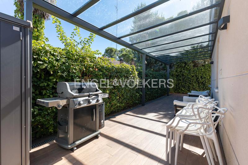 Foto 11f48ebf-5baa-4e9f-9df0-f9bf9d21a54d. Alquiler casa exclusiva casa independiente con piscina privada en Madrid