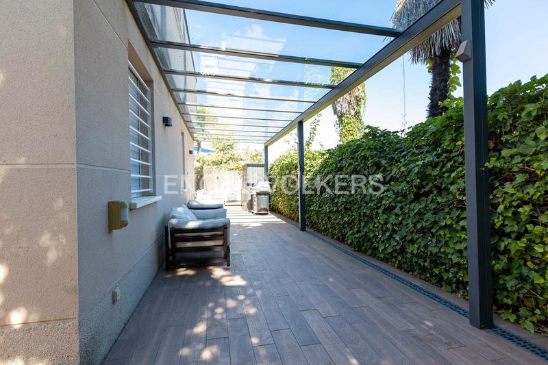 Foto 9371e1ee-82d5-4e13-b2d9-de382c5d0282. Alquiler casa exclusiva casa independiente con piscina privada en Madrid