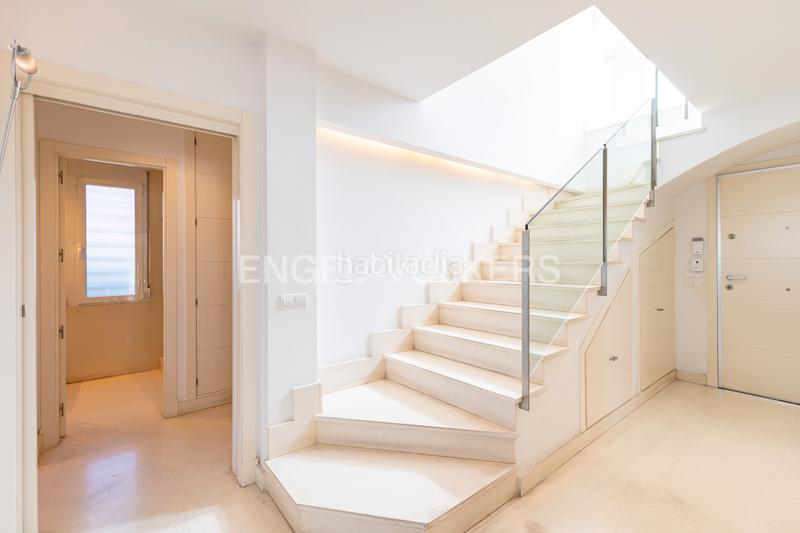 Foto afaf9382-2f6f-4a19-aac6-a3a125173b75. Alquiler casa exclusiva casa independiente con piscina privada en Madrid