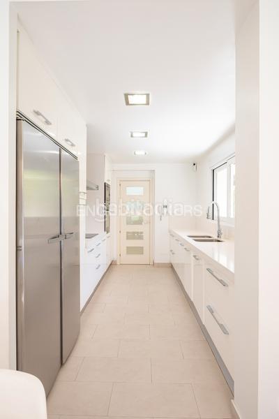 Foto b80a6755-a882-42fe-befc-e02ba879bf64. Alquiler casa exclusiva casa independiente con piscina privada en Madrid