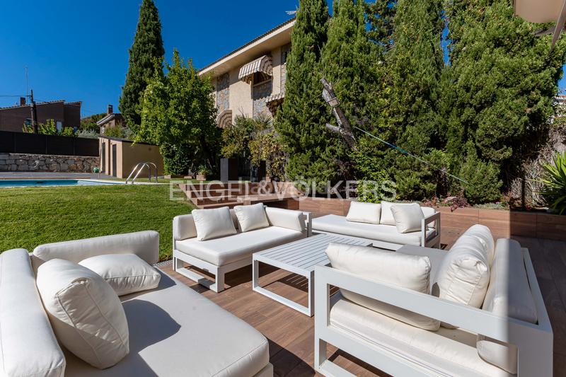 Foto d694f8e4-4dbe-4f0a-b968-74e1cc272dd4. Alquiler casa exclusiva casa independiente con piscina privada en Madrid