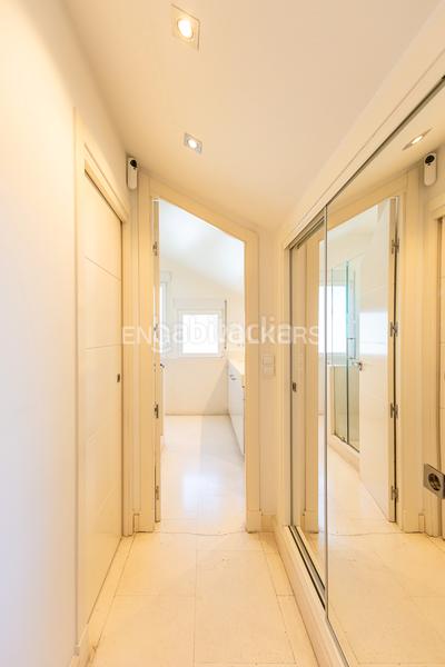 Foto e9408359-2a84-4bf8-a34d-247860c67b5a. Alquiler casa exclusiva casa independiente con piscina privada en Madrid