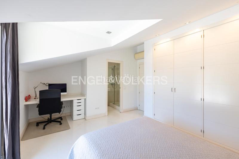 Foto b2311f5a-7615-49ad-abba-7786719c3227. Miete haus mit heizung parking pool in Canillejas Madrid