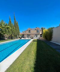 Rent House  Calle de caspe. Exclusiva casa independiente con piscina privada