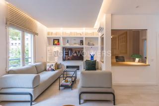 Appartement à Pacífico. Exclusiva vivienda reformada con altas calidades al lado del ret