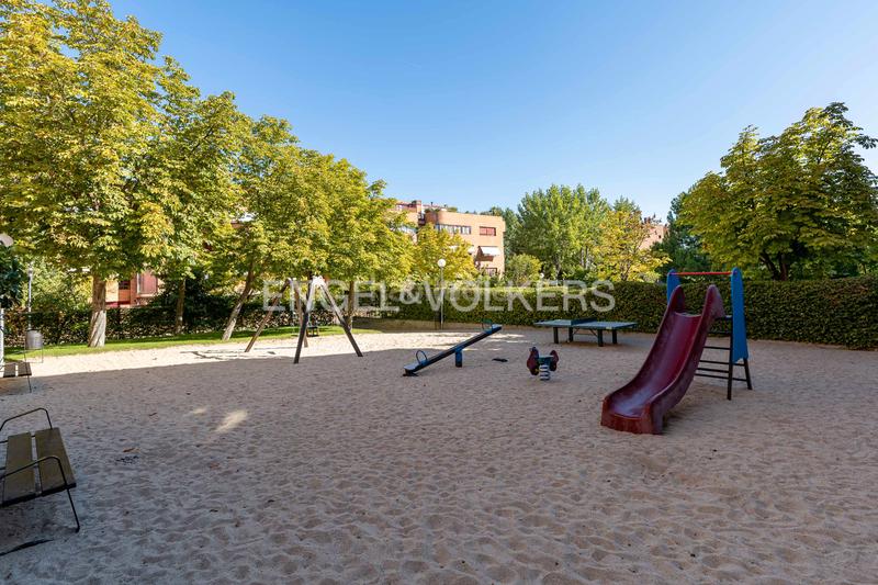 Foto d14923e9-6408-4eec-a562-6b59b993f6b4. Lloguer dúplex amb calefacció aparcament piscina a Pozuelo de Alarcón
