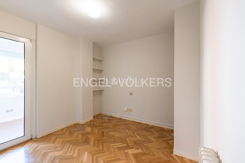 Foto 2899661f-e01a-4e02-9e00-9257c8f2b0e0. Rent duplex with heating parking pool in Avenida Europa Pozuelo de Alarcón