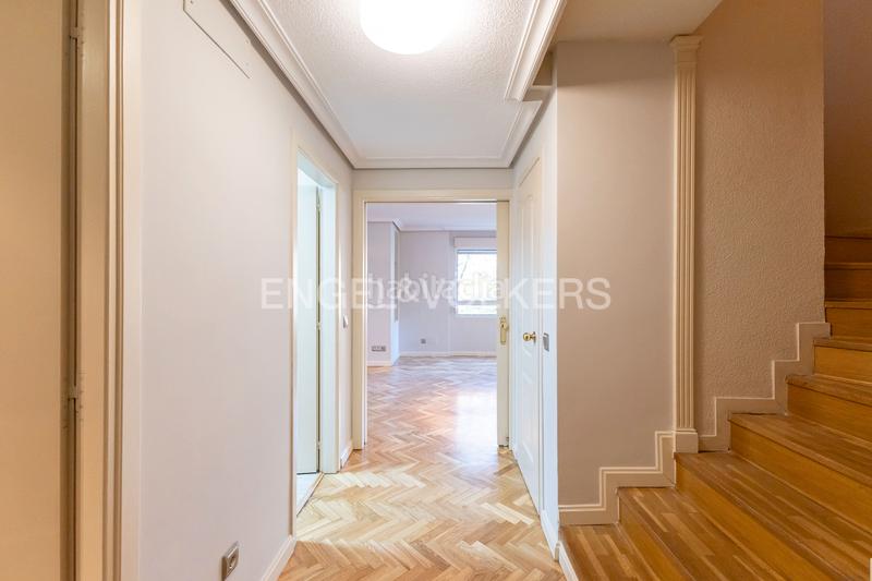 Foto 9350a511-b46a-4a2b-9d53-c3338b7d3b6e. Rent duplex with heating parking pool in Avenida Europa Pozuelo de Alarcón