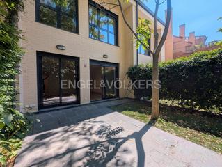 Lloguer Casa a Valdezarza. Estupendo chalet adosado con jardín, terraza y garaje