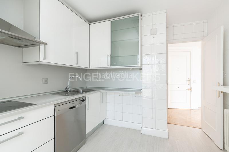 Foto 106dfc73-567a-4d61-9516-8b560db105a9. Apartamento exclusivo apartamento en avenida de europa en Pozuelo de Alarcón
