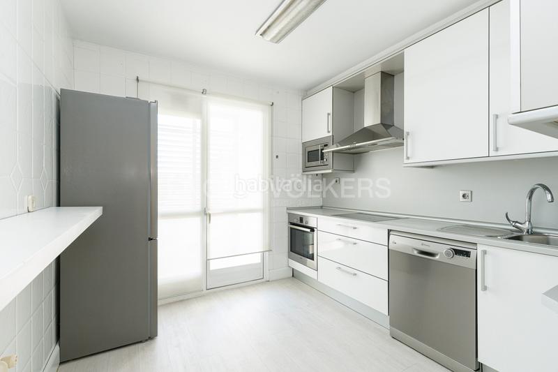 Foto b30d43b4-84a8-40bf-b8cb-b1393ba56563. Apartamento exclusivo apartamento en avenida de europa en Pozuelo de Alarcón